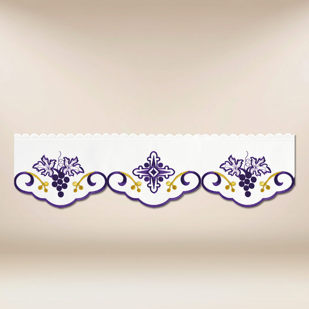 Tira de renda bordada com bordado roxo