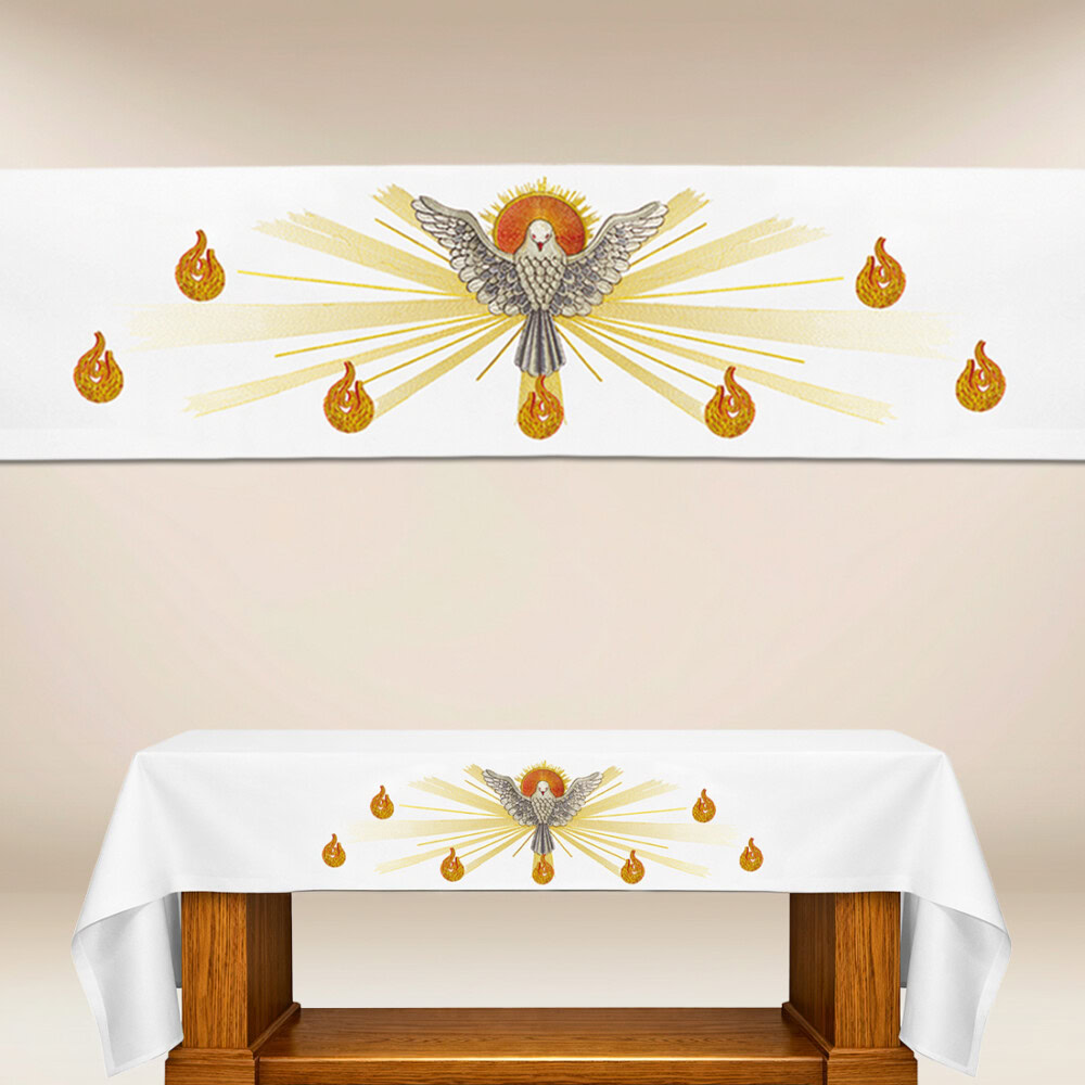 Toalha de altar com bordado do Espírito Santo