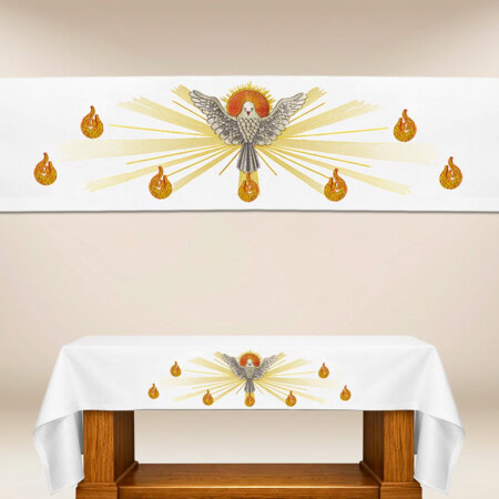 Toalha de altar com bordado do Espírito Santo