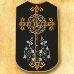 Casula romana réplica preto Cruz e IHS