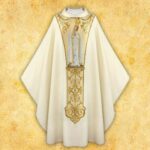 Casula com orphrey bordado Mãe de Deus de Fátima