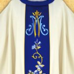 Casula litúrgica mariana em cor ecru
