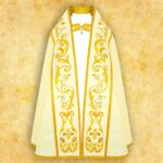 Haftowana kapa liturgiczna z monogramem IHS