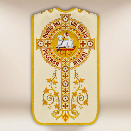 Casula romana bordada Cordeiro de Deus com ornamentação religiosa dourada