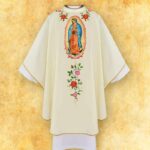 Casula bordada litúrgica ecru Mãe de Deus de Guadalupe