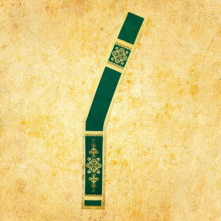 Estola diaconal verde bordada