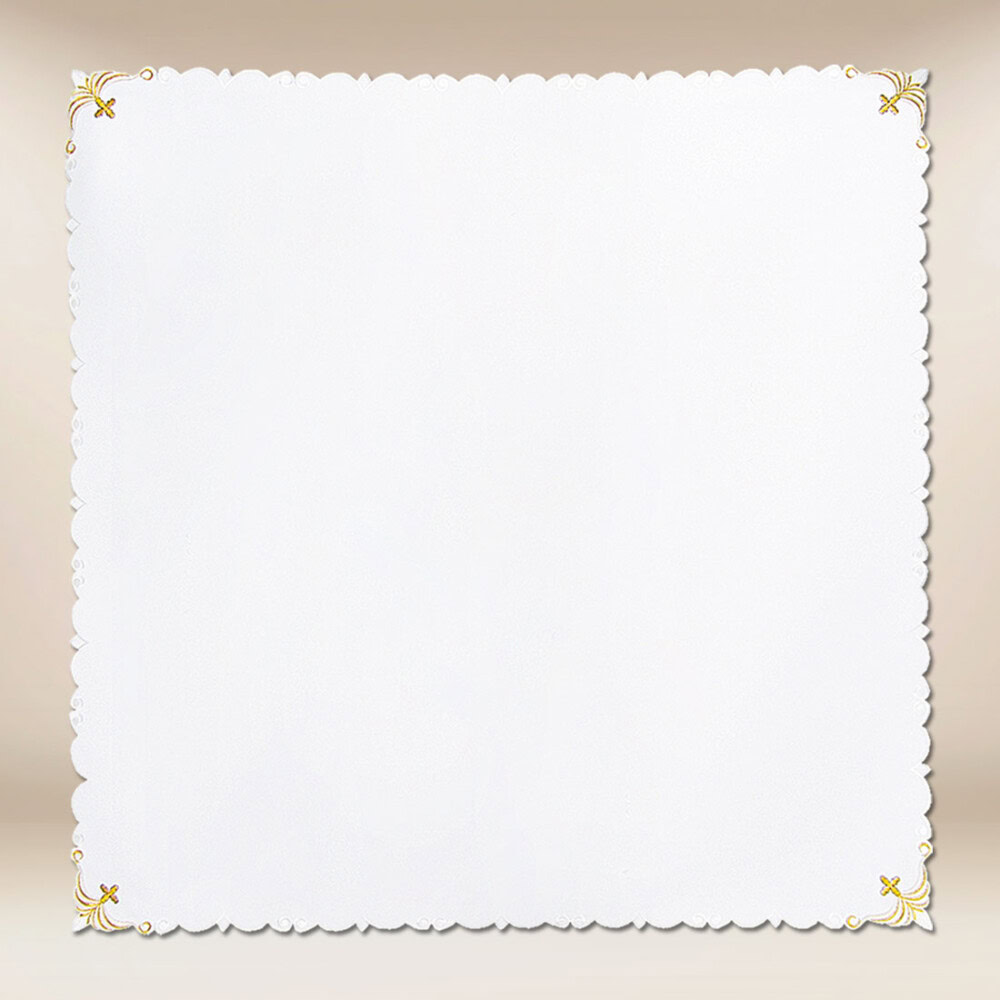 Cobertura bordada com dimensões de 95cm × 95cm