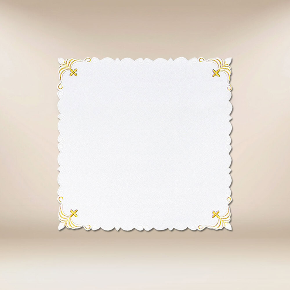 Cobertura bordada com dimensões de 45cm × 45cm