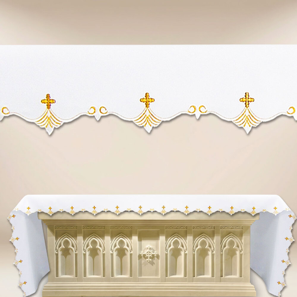 Toalha de altar bordada com belo bordado dourado