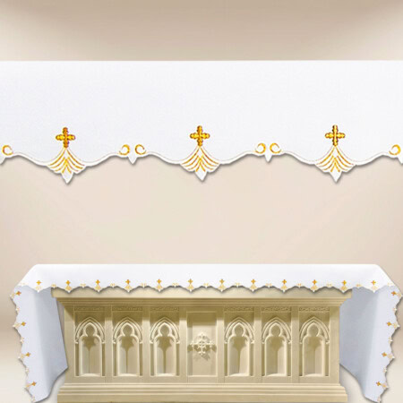 Toalha de altar bordada com belo bordado dourado