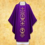 Ornat liturgiczny z motywem krzyża