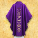 Ornat liturgiczny z motywem krzyża