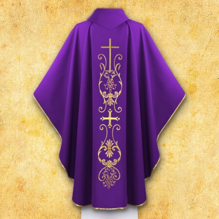 Ornat liturgiczny z motywem krzyża