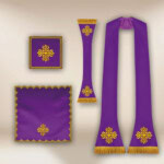 Casula romana bordada em roxo