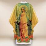 Casula dourada com imagem da Mãe de Deus do Rosário