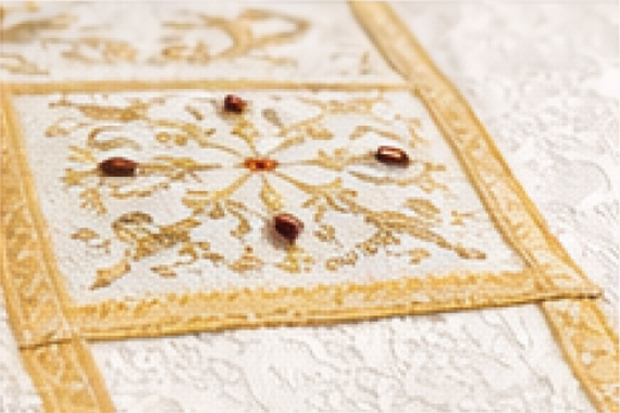 Tecido jacquard branco – casula litúrgica premium