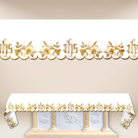 Toalha bordada com belo bordado dourado IHS
