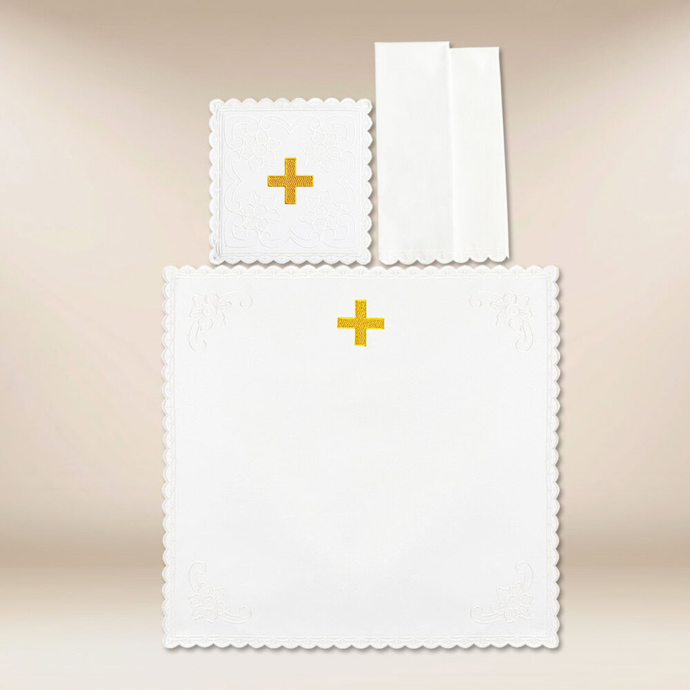 Conjunto de alfaias do cálice bordado