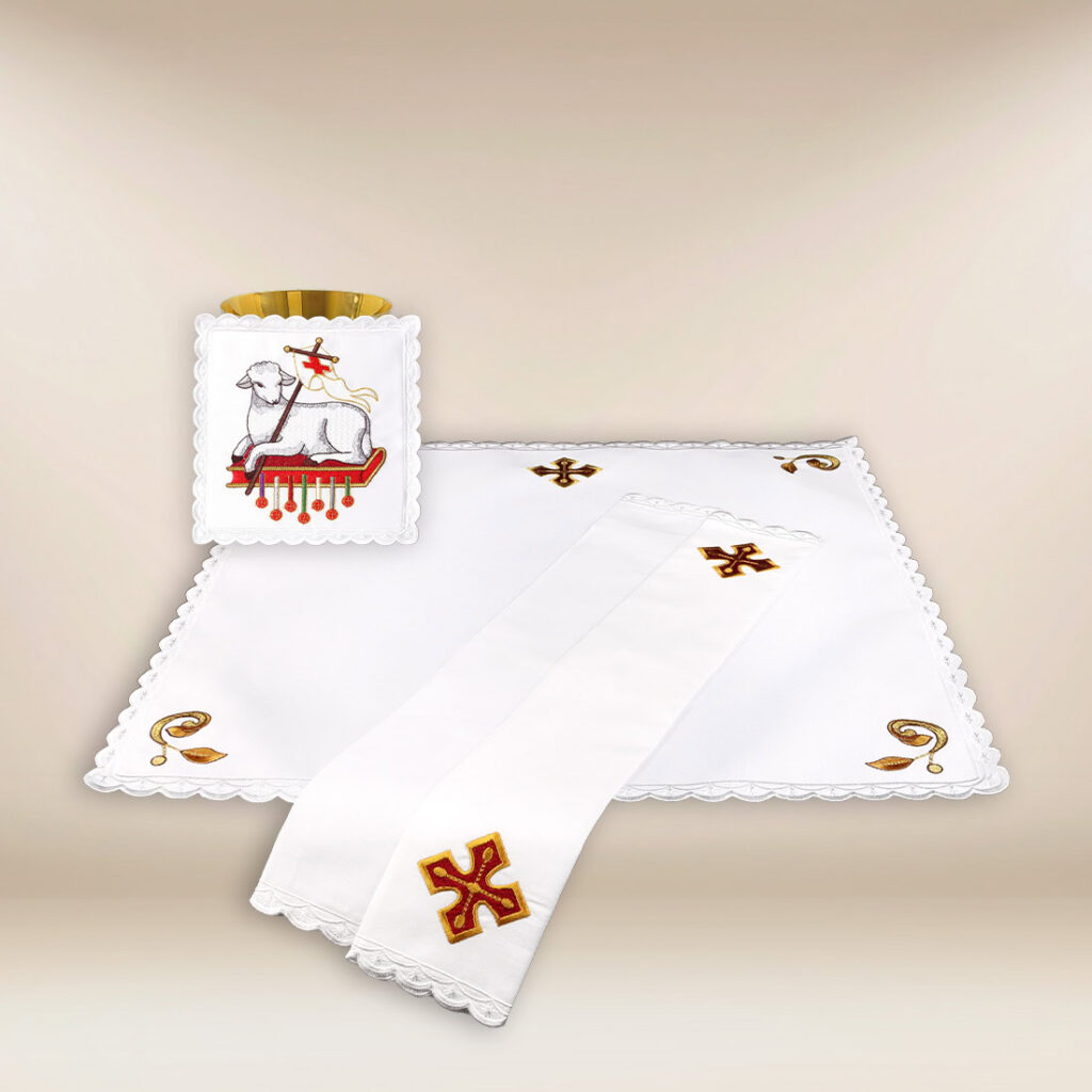 Conjunto de alfaias do cálice Cordeiro de Deus