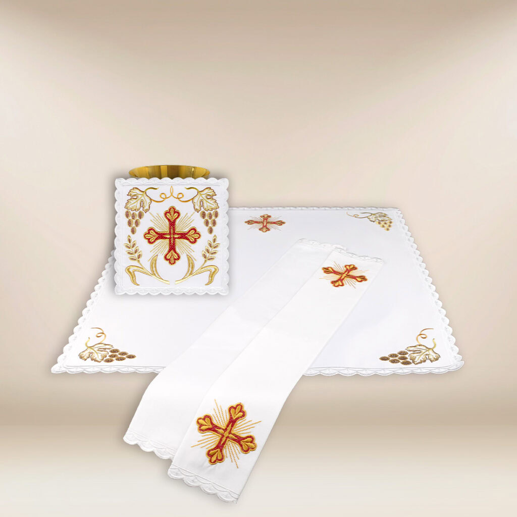 Conjunto de alfaias do cálice Alfa e Omega