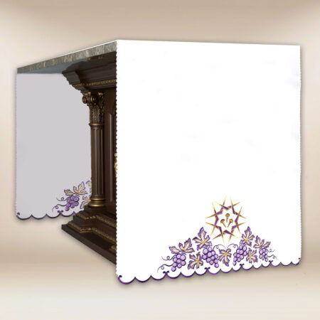 Toalha de altar bordada com cruzes