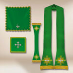 Casula bordada romana IHS verde