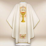 Casula bordada ecru com cálice