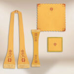 Casula romana bordada com IHS dourado