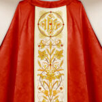 Casula bordada em jacquard vermelho
