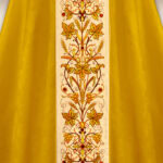 Casula bordada em jacquard dourado