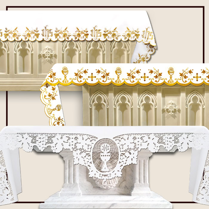 Toalha de altar bordada com motivo eucarístico – cobertura de altar com acabamento em renda