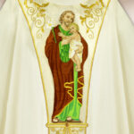 Casula litúrgica bordada com a imagem de São José