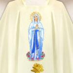 Casula bordada Madonna Di Lourdes