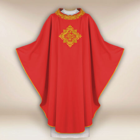 Casula bordada com IHS vermelho