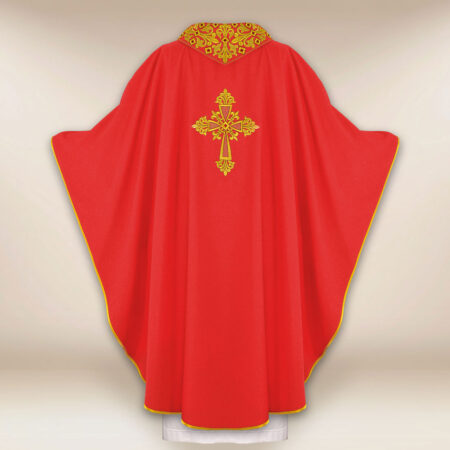 Casula bordada com IHS vermelho