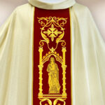 Casula com faixa de veludo bordada 4 Evangelistas