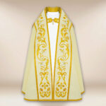Haftowana kapa liturgiczna z monogramem IHS