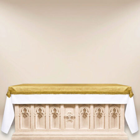 Cobertura de altar em brocado dourada