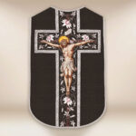 Casula romana réplica preto Jesus na Cruz