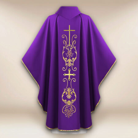 Ornat liturgiczny z motywem krzyża