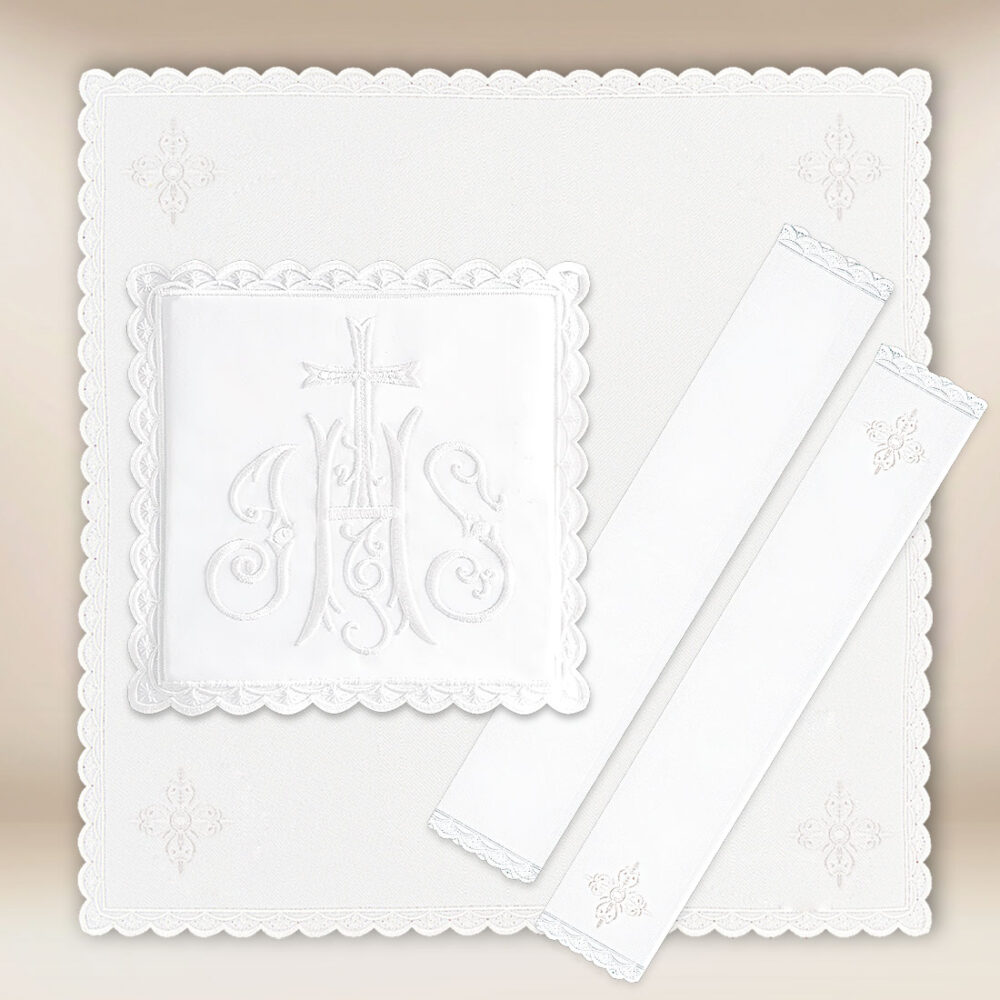 Conjunto de alfaias do cálice branco Conjunto de alfaias do cálice branco